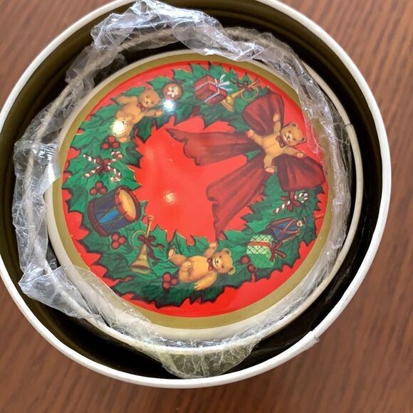 Vintage Set of 3 NWOT Christmas tins - Picture 7 of 8